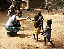 Ulrike mit Kindern in Mali